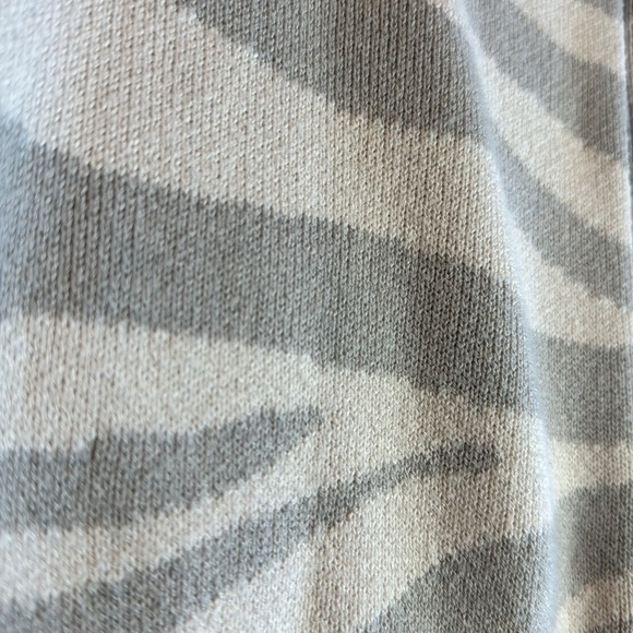 🎯Varley Calvert Sweater Zebra Gray White Size Small - Picture 8 of 12